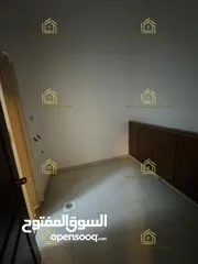  6 شقه فارغة - الرابية - 3نوم1ماستر - 200م - مطلة - قريبة من الخدمات العامة
