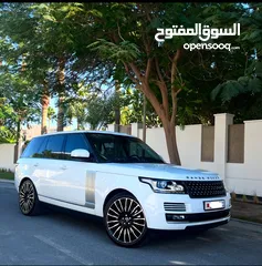  1 For sale Range Rover vogue se brand new  condition agency maintenance all history in agent