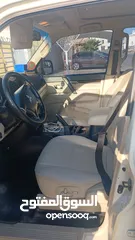  6 Mitsubishi Pajero