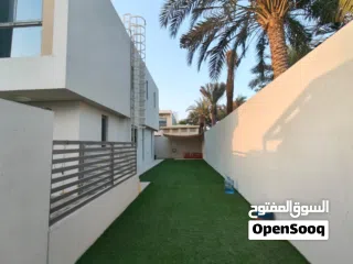  4 ثلاث غرف للبيع بأماره الشارقه بجانب ستي سنتر الزاهيه