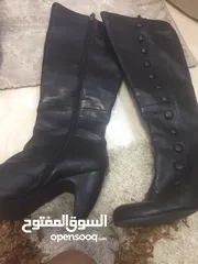  2 أحذية ستاتي  نظيفة