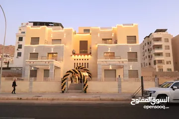  4 اجنحه فندقيه خمس نجوم قريبه من اشاره هيا العقبه منطقه الخامسه شارع الملك عبد الله على الشارع الرئيسي