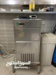  8 عدة مطعم كاملة مستعملة بحالة جديدة جداً استخدام اشهر فقط  متوفر ايضاً تلاجات و فريزرات كبيرة