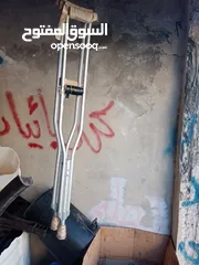  2 عكاز عدد اثنين مستعمل للبيع