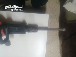  4 هلتي تي 10000Avr  من ماركه هلتي بحال الوكاله