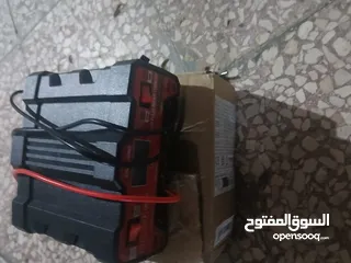  5 شاحن بطارية سيارة مع منفاخ عجل السيارة جديد مش مستعمل للبيع ......