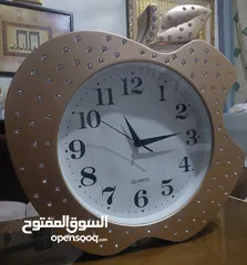  2 ساعه حائط علي شكل ابل بحال الوكاله