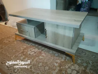  4 ترابيزه لمينيت بالكامل رجلين ستيل لون ذهبي الترابيزه بالكرتونه ولا خدشه الله يطرح البركه