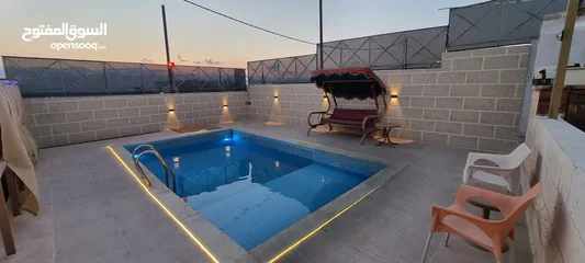  22 منزل مع مسبح وكراج للبيع