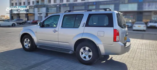  2 Nissan Pathfinder V6 4WD 2011 Model Silver Color