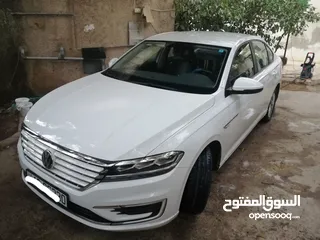  10 لافيدا 2019 فحص كامل طلعتها زيرو من الحرة  مالك اول ماشية  88 الف عداد حقيقي  بحالة الوكالة بطارية م