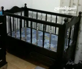  1 تخت بيبي + فرشة + مسلتزمات بيبي واطفال