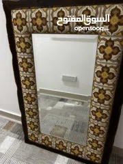  2 مرايا وعلاقة تطريز يدوي .. شغل يدوي متقن مع اطار خشب