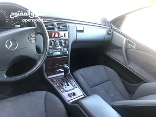  2 مرسيدس E240 جمرك نضيفة جدًا محرك سعة  6V موديل 2000 ماشيه  215 الف كيلو بالضمانه وكربون موجود بالكشف