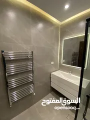  30 بسعر مميز جداا  شقة ارضية 215 م وتراس 50 م على طريق المطار حي الصحابه بسعر مغري جدا
