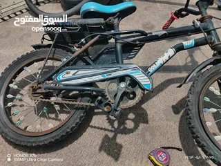  4 بسكليت بحاجه لصيانه لعمر تقريبا 10سنوات للبيع الزرقاء الجديده البتراوي بقرب من فندق الجوابره