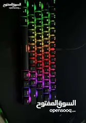  1 كيبورد Ck62 موتو سبيد بحاله جداً ممتازه ونظيف يشتغل بلوتوث و سلكي ومع اضاءة  RGB سويتش ازرق