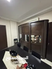  15 خزانة صناعة تركيا أبواب جرار مع زجاج في الوسط خشب ذو جودة عالية شكل الخزانة مقوس اي اكبر مساحة