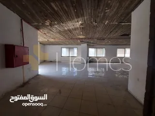  12 مكتب غير مشطب في موقع استراتيجي للايجار في وادي صقرة، مساحة المكتب 400م