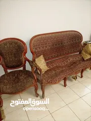  2 طقم صالون فيليب عمولة دمياطى قديم . يحتاج الى تنجيد فقط . و يمكن تركيب قماش اوبيسون عليه و يبقى تحفه