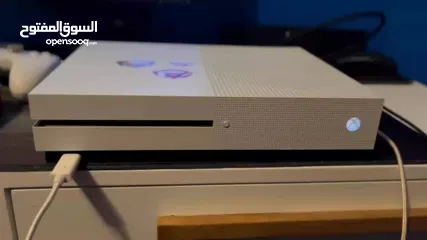  9 Xbox one s good as new