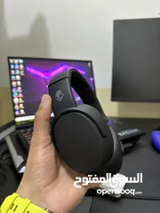  1 Skullcandy headphones