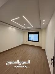  16 ثالث مع روف 194 متر مع ترس 35 متر  بتشطيب مميز في البنيات باطلاله رائعه