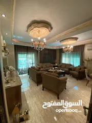  11 شقة فاخرة للبيع 250 متر مربع داخلي 250 متر مربع خارجي ام زويتينة
