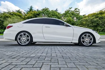  6 2016 Mercedes E320 Coupe / Gcc Specs / Excellent Condition / Panoramic Roof / 360 Cameras.