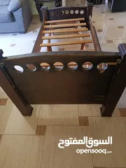  1 سرير خشب لاتيه عدد 2 للبيع نفس الشكل