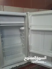  4 ثلاجه كراون 6 قدم لون ابيض للبيع قابل للتفاوض بشكل بسيط.     الثلاجه نضيفه كثير