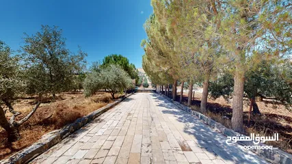  28 مزرعة رائعة مع مسبح خاص ذات اطلالة رائعة في منطقة النعيمة -اربد للبيع من المالك
