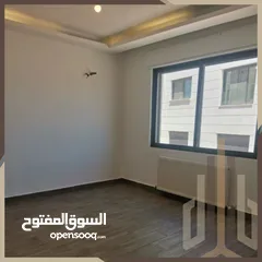  3 شقة طابق ثالث للبيع في ضاحية النخيل  بالقرب من صيدلية كينا مساحه 250م
