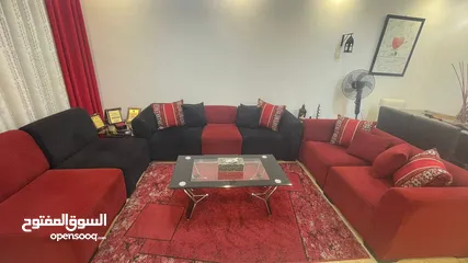  2 يوجد طقمين كنب للبيع مع الغساله شبه جديده لايوجد توصيل ملاحظة وأخد موجد بي حي نزال والثاني  ض الرشيد