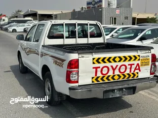  4 TOYOTA HILUX 2014 2.0 Double Cabin 4x2