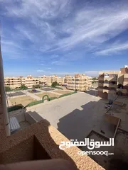  8 شقة سكنية نظيفة بالأثاث .. موقع ممتاز والجيران تبارك الرحمن ..