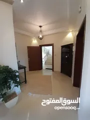  9 شقة فخمة طابقية 300 م  مفروشه للايجار في عبدون مطله على تاج مول