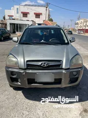  3 هيونداي توسان بحالة ممتازة جدا فحص كامل 7 جيد ومالك اول بالاردن للبيع