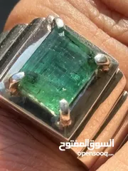  24 خاتم فضه  رجالي عيار 925 صياغه يدويه  بحجر الزمرد الكولومبي الطبيعي عالي الجوده جدا غير معالج