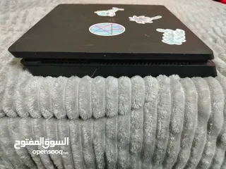 2 بلاستيشن فور سلم حالة سليمة ماشاءالله مع ايدين اصليات مافيهم مشاكل مع راوتر سليم موقع العقبة سعر