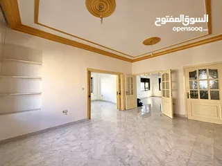  12 شقة الأحلام في أم أذينة الغربية – خصوصية، إطلالات، وأناقة بلا حدود