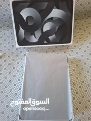  2 IPad Air 5 بحالة الوكالة ، تحت الكفالة ،جميع أغراضه