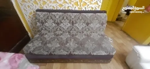 1 sofa with table