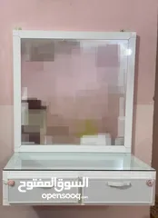  1 ميز تواليت ينفع الحلاقين و جماعة الصالونات