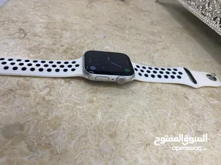  2 Apple watch series 5