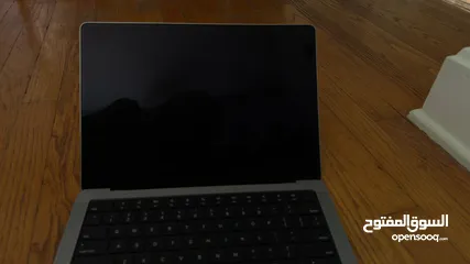  2 MacBook Pro (14-inch)