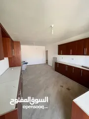  1 شقه فارغة للايجار قرب قاعات الهاشم قريبه على المصيون لم تسكن من قبل السعر 2200شيقل دفعه شهرين وشكات