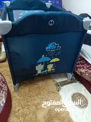  1 تخت اطفال نضيف