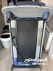  5 اثاث غرفة جلوس (7 مقاعد وبفة) وطاولات وسط وأدراج تلفزيون وتريد ميل، المعروض قابل للبيع بالطقم منفرد