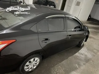  13 تويوتا يارس 2017. مواصفات خليجية 1500cc. اقتصادية جداً واكثر من الهايبر.  شغل وامشي. دهان اسود